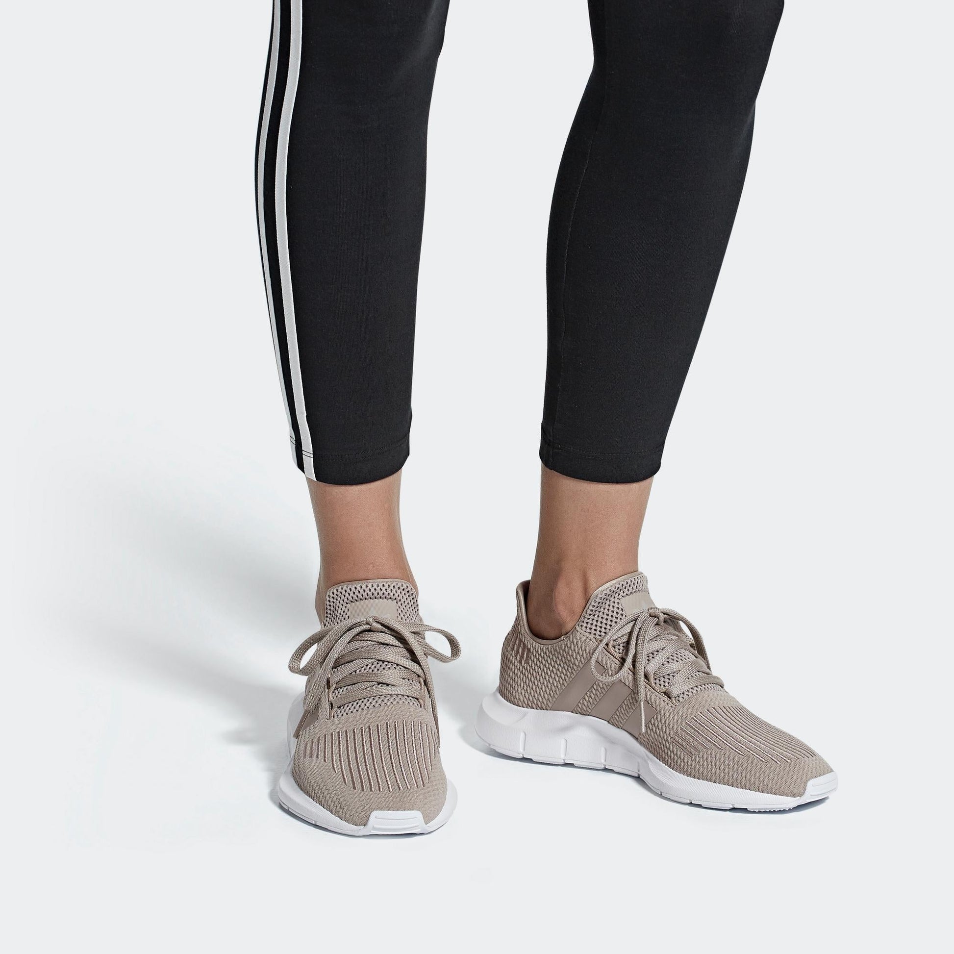 (WMNS) adidas Swift Run 'Vapour Grey' B37715