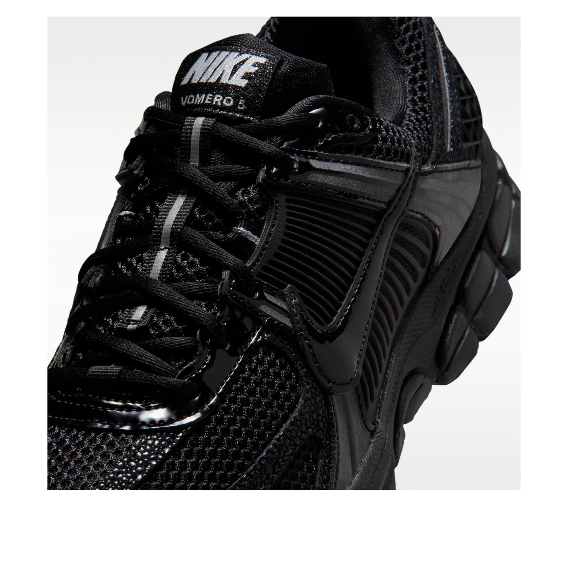 (WMNS) Nike Vomero 5 'Black Patent' II6236-001