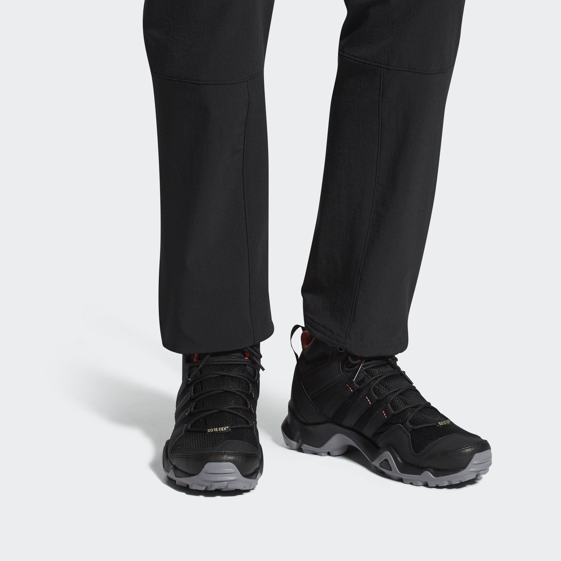 (WMNS) adidas Terrex AX2R Mid GTX 'Black' CM7661