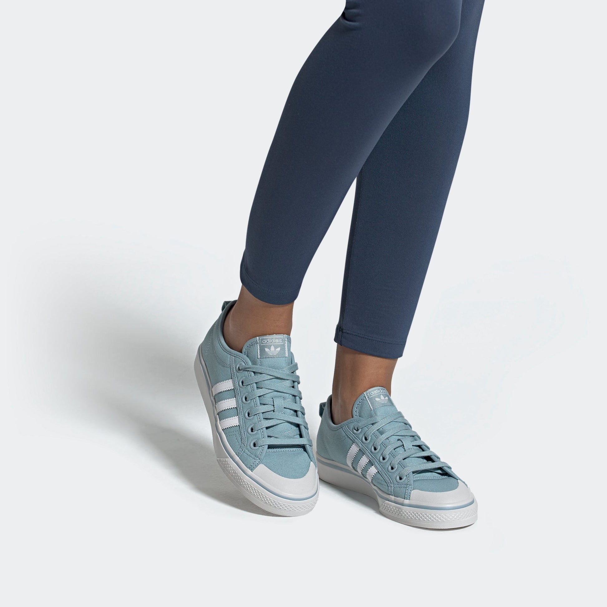 (WMNS) adidas Nizza 'Blue White' EE5612