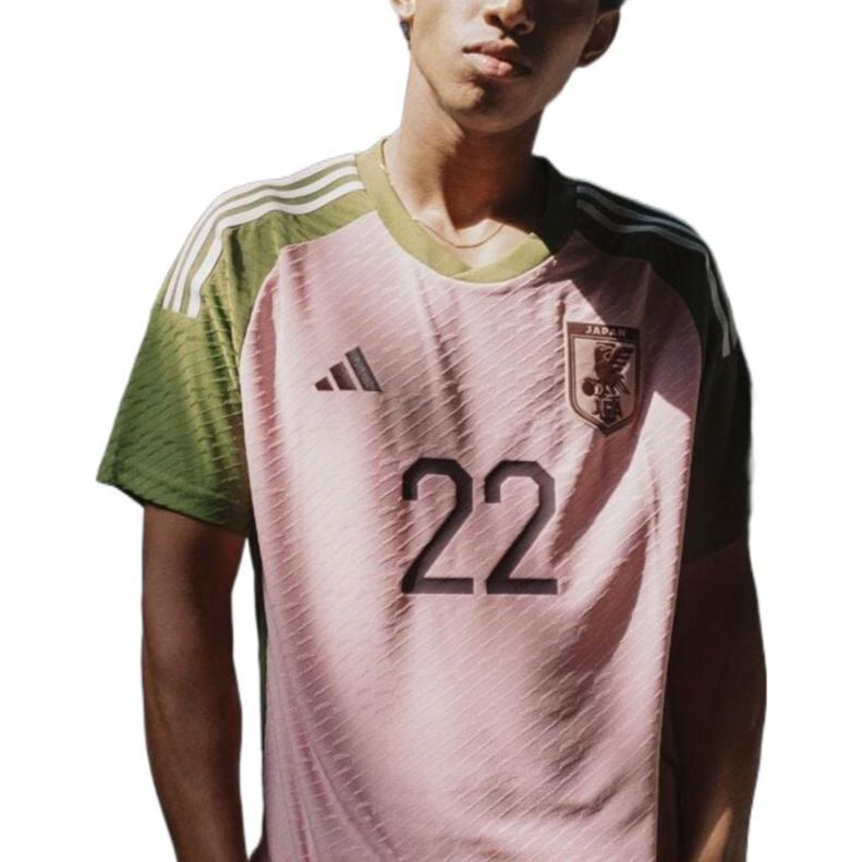 adidas FW22 LogoT HS5759