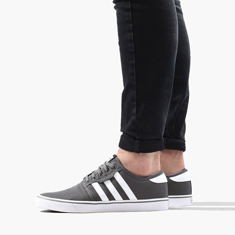 adidas originals Seeley 'Gray White' AQ8528