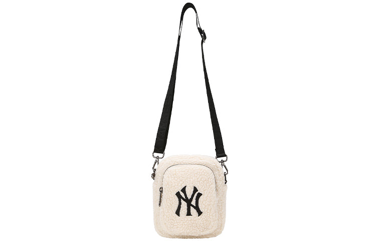 MLB NY New York Yankees Polar Fleece Wool Crossbody Bag Mini White 32BGDF011-50I