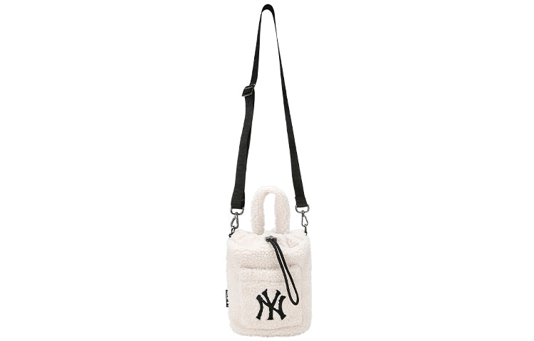 MLB NY New York Yankees Polar Fleece Wool Hand Bag White 32BGDE011-50I