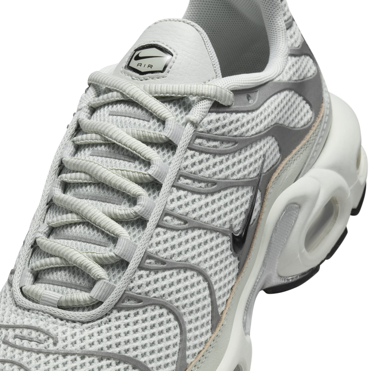 (WMNS) Nike Air Max Plus 'Light Silver' FV8480-002