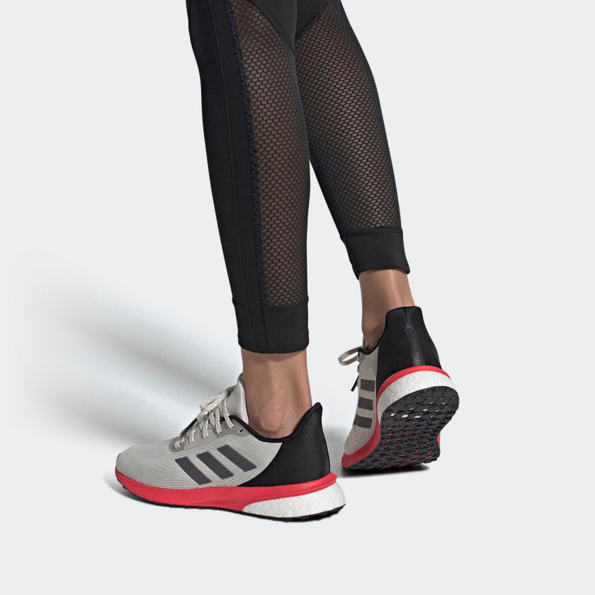 (WMNS) adidas Astrarun Grey/Black/Red FX0499