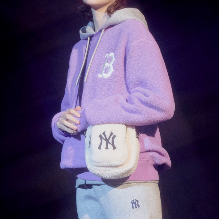 MLB NY New York Yankees Polar Fleece Wool Crossbody Bag Mini White 32BGDF011-50I