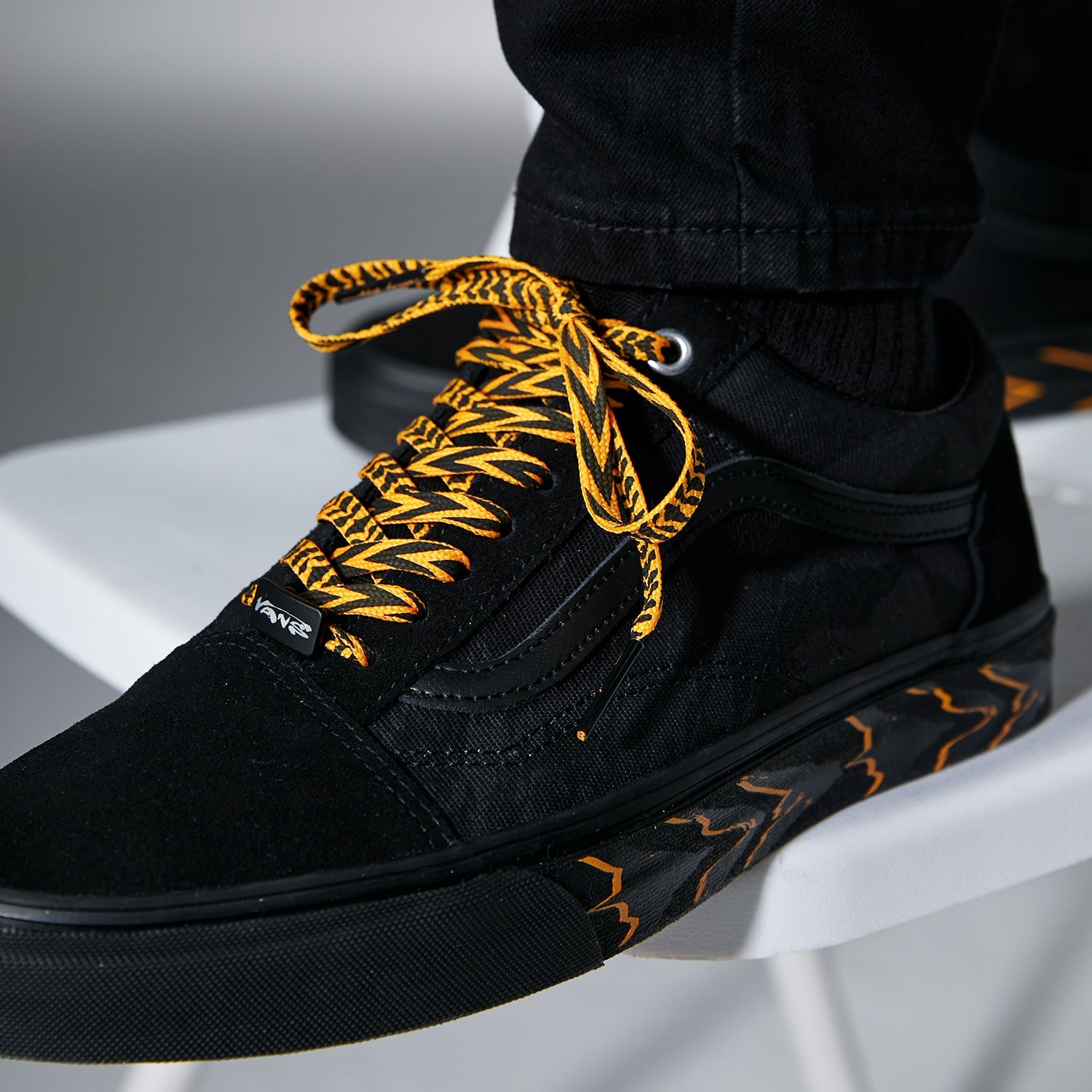 HuaTunan x Vans Old Skool Low-top Sneakers Black Unisex VN000ZDFBLK