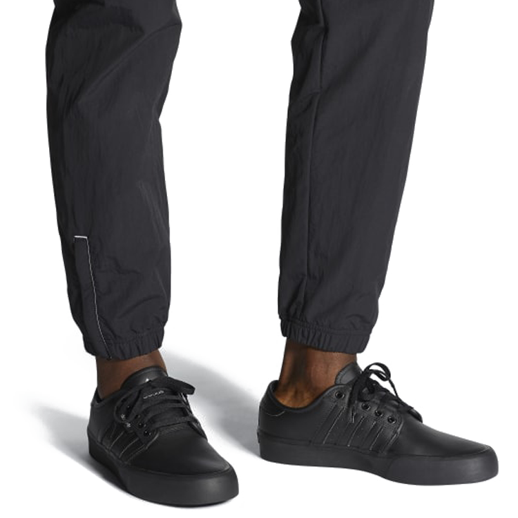 adidas originals Seeley Xt 'Black' FV5263