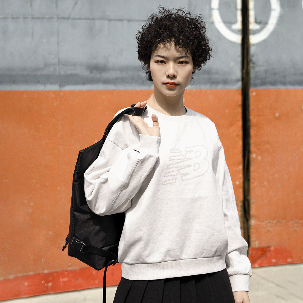(WMNS) New Balance Logo Sweatshirt Asia Sizing 'White Grey' 5CC39752-OA