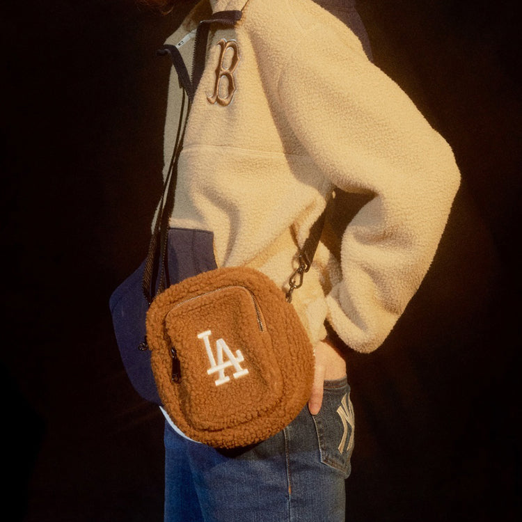 MLB LA Los Angeles Dodgers polar fleece Wool Messenger Bag Mini Brown 32BGDF011-07A
