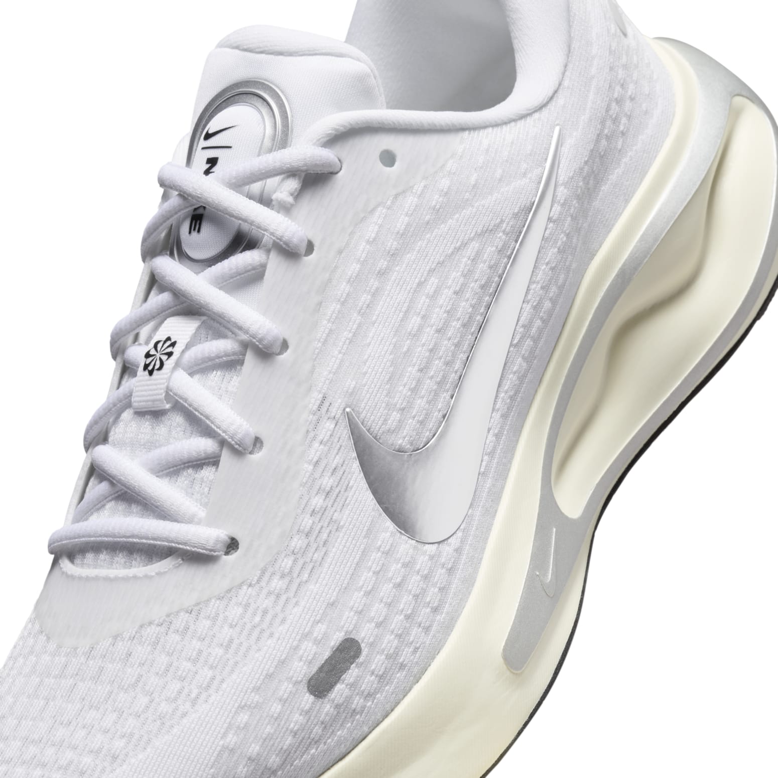 (WMNS) Nike Journey Run 'White Metallic Silver' FJ7765-104