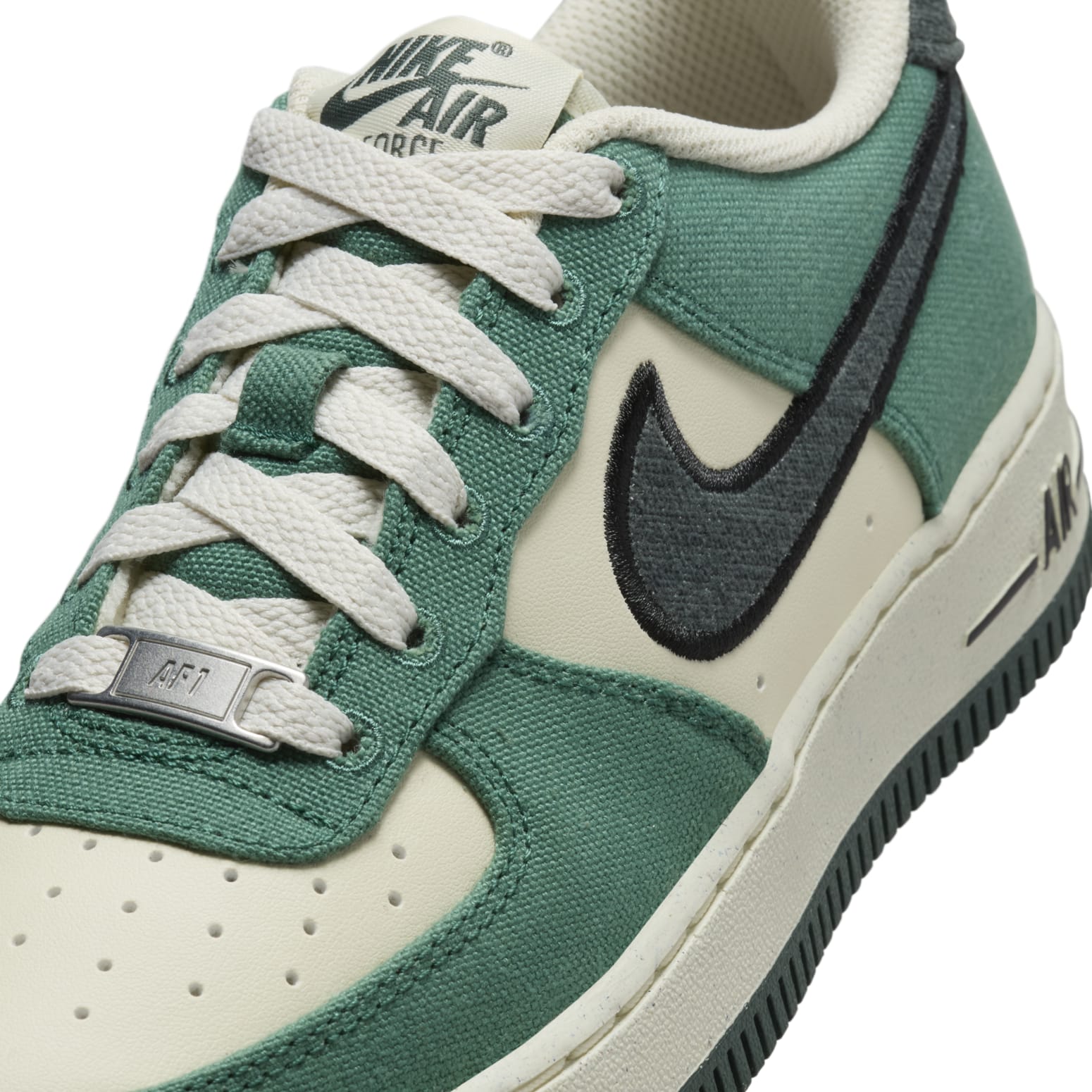 (GS) Nike Air Force 1 LV8 'Coconut Milk Vintage Green' FN4731-100
