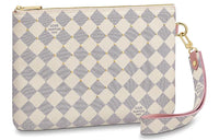 LOUIS VUITTON Clutches
