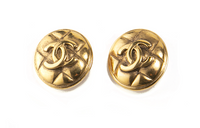CHANEL 20th Century Plated Cc Quilted Round Clip On Earrings Costume Earrings