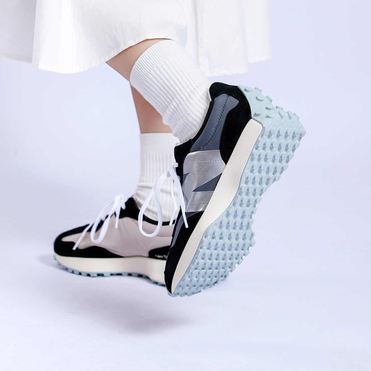 (WMNS) New Balance 327 'Black White' WS327CPA