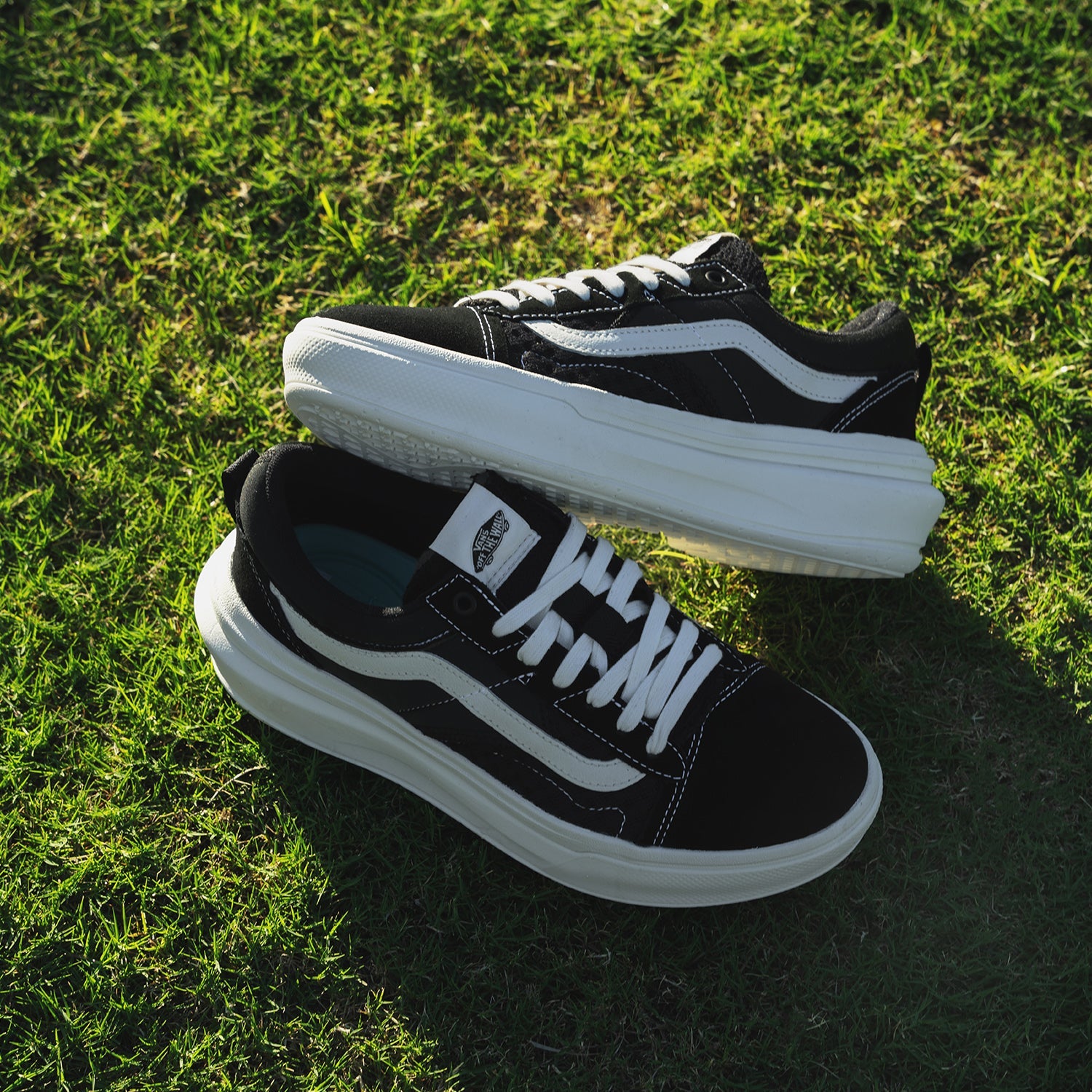 81312Vans Old Skool Overt Plus CC 'Black White' VN0A4BVL1KP