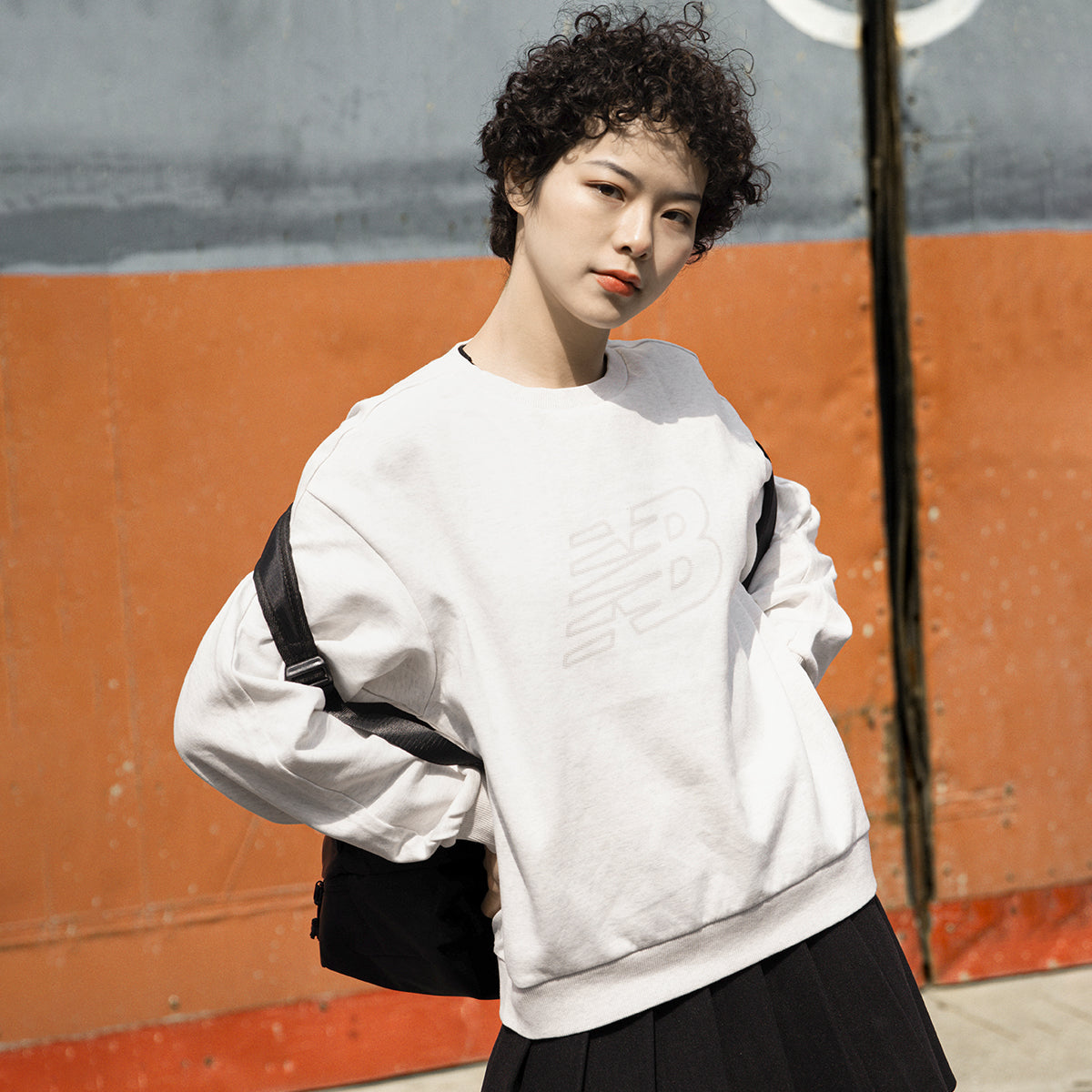 (WMNS) New Balance Logo Sweatshirt Asia Sizing 'White Grey' 5CC39752-OA