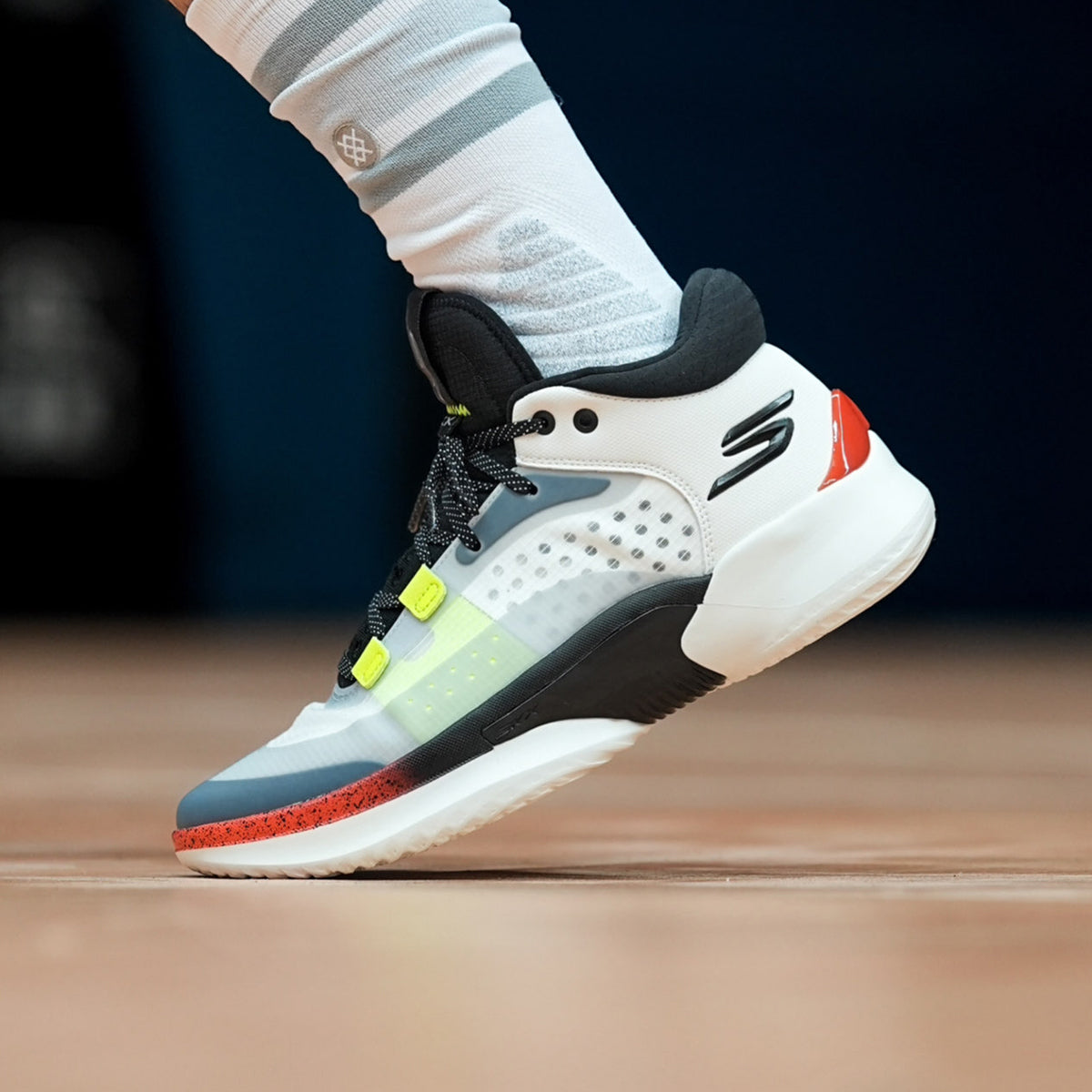 Skechers SKX RESAGRIP 'White Black Orange' 253005-WBO
