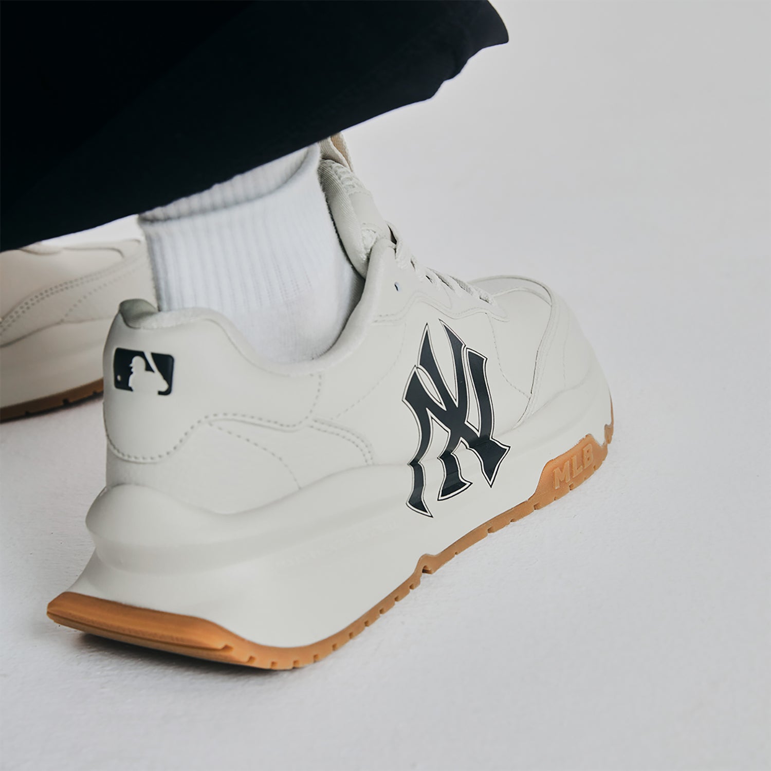 MLB Chunky Runner Basic Yankees 'Beige White Navy' 3ASHCRB3N-50CRS