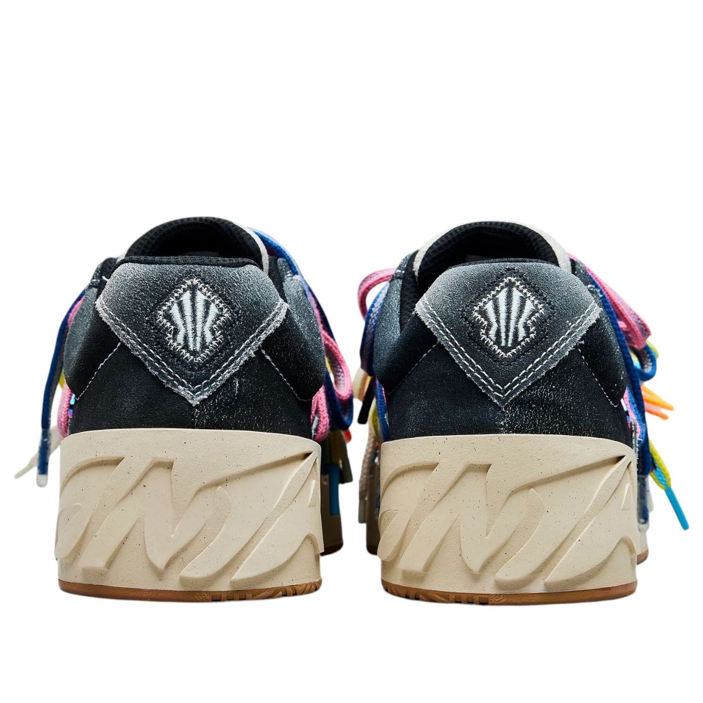 ANTA x Kyrie Irving Hela Style Roots 'Ombre Black' 8125C1802S-2
