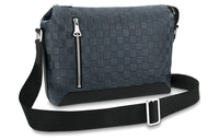 LOUIS VUITTON Discovery Shoulder Bags