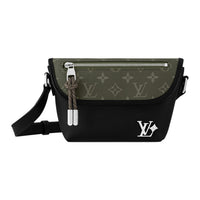 LOUIS VUITTON Pulse Wearable Wallet
