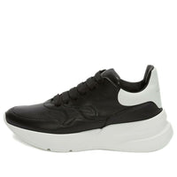 Alexander McQueen Oversized Runner 'Black White' 575425WHRU31070