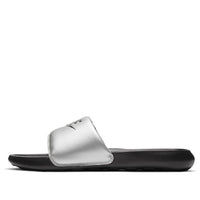 (WMNS) Nike Victori One Slide 'Black Metallic Silver' CN9677-006