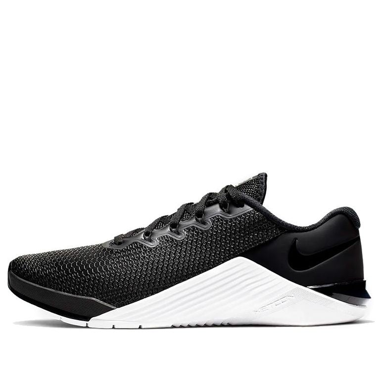 (WMNS) Nike Metcon 5 'Black White' AO2982-010