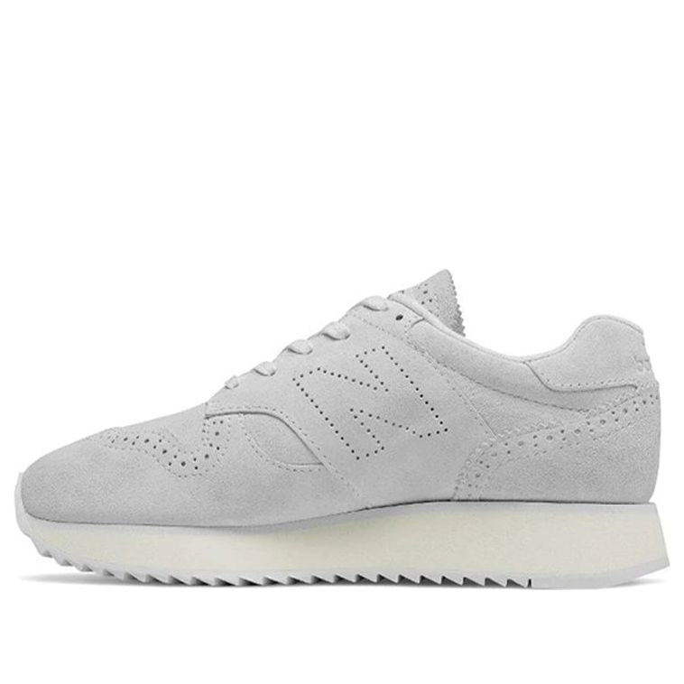 (WMNS) New Balance 520 Sneakers Grey WL520MZ