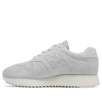 (WMNS) New Balance 520 Sneakers Grey WL520MZ