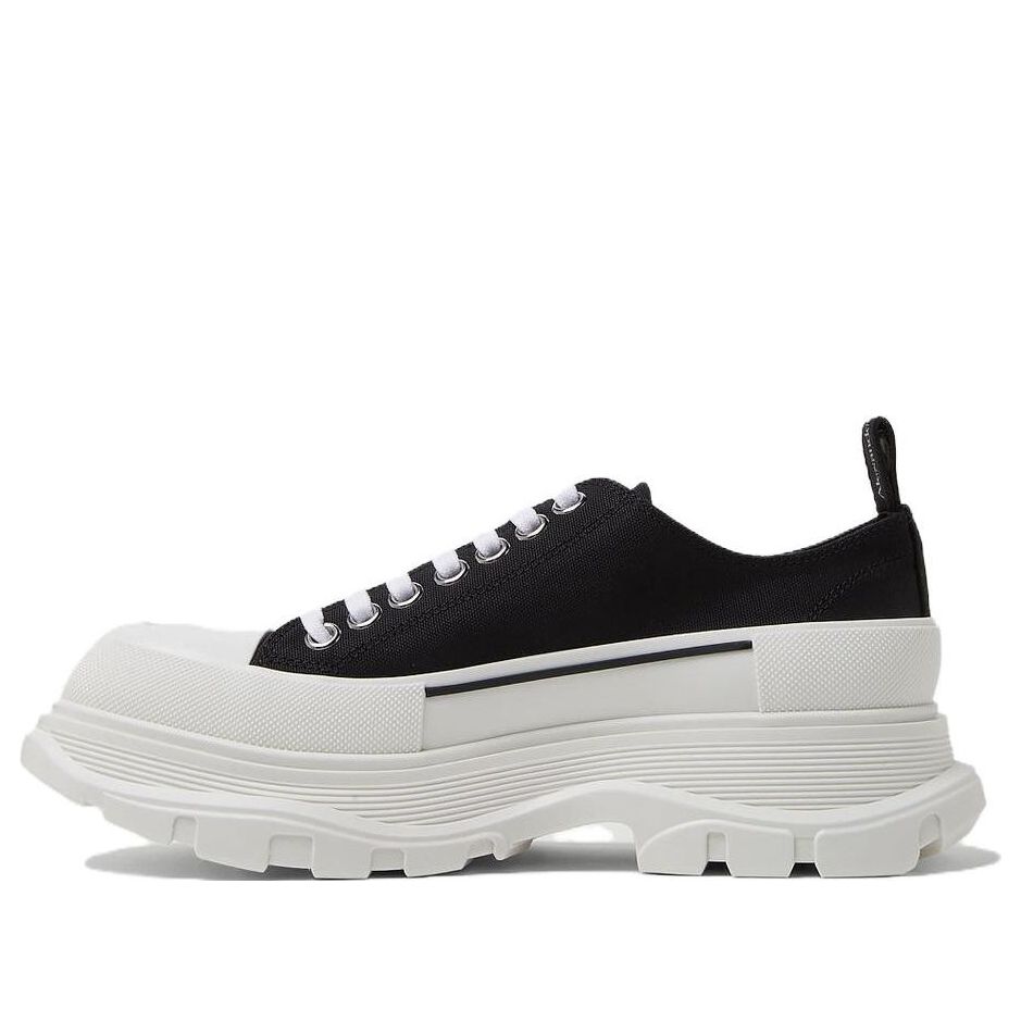 (WMNS) Alexander McQueen Tread Slick Lace Up Low 'Black White' 633902WHBGU1071